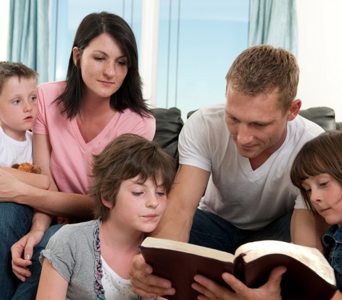 pais-filhos-lendo-materia